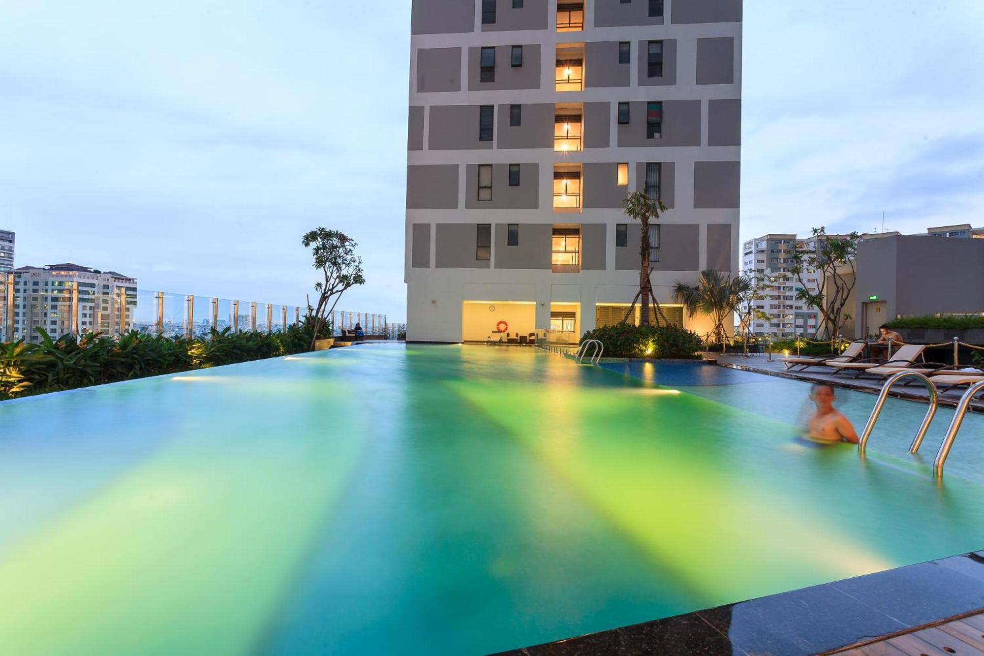 Saigon Banhada - Rivergate - Infinity Pool Bandar Ho Chi Minh Luaran gambar